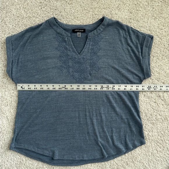 Cable & Gauge Textured Short Sleeve Blue Top Large - Picture 7 of 8